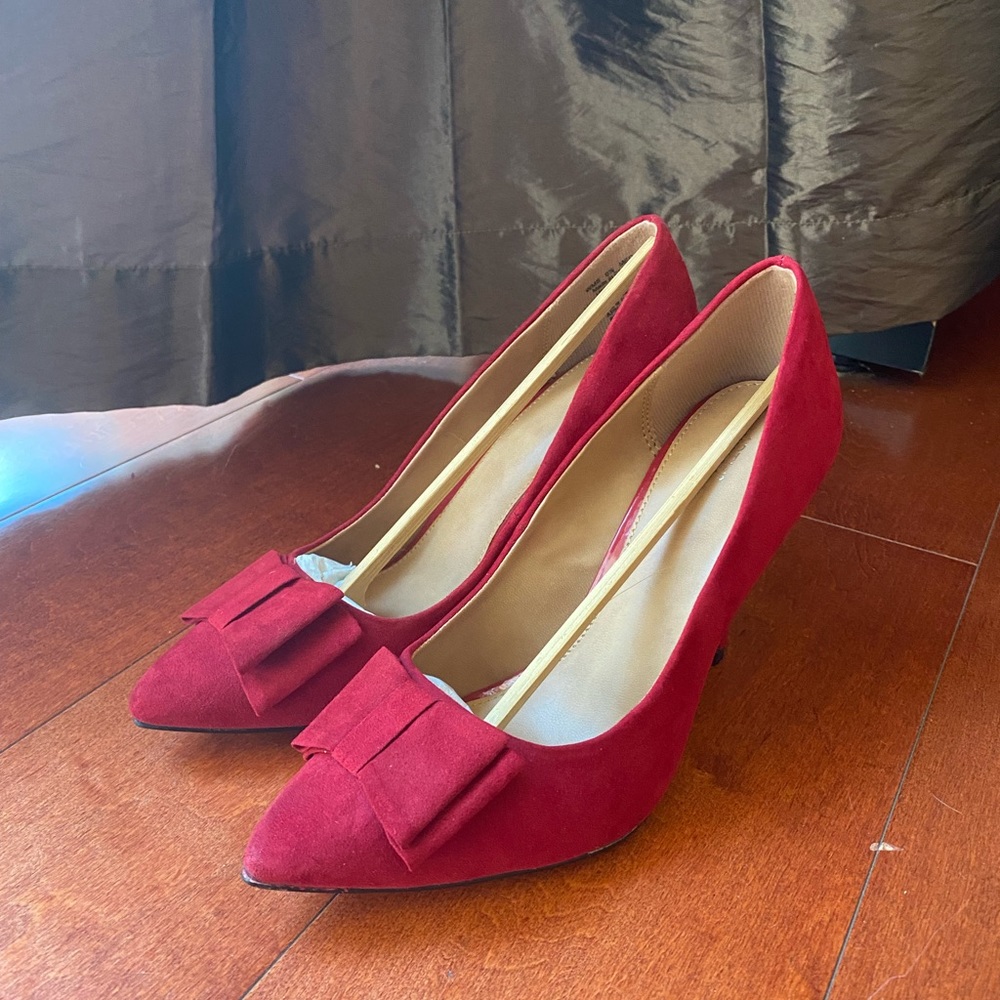 Apt 9 | Raspberry Red Pumps